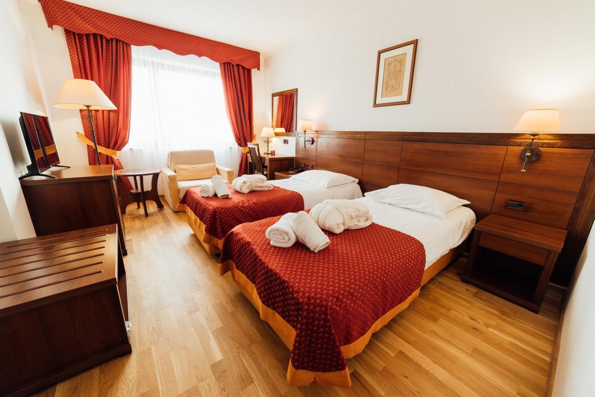 Hotel Picok Ðurđevac Exteriör bild