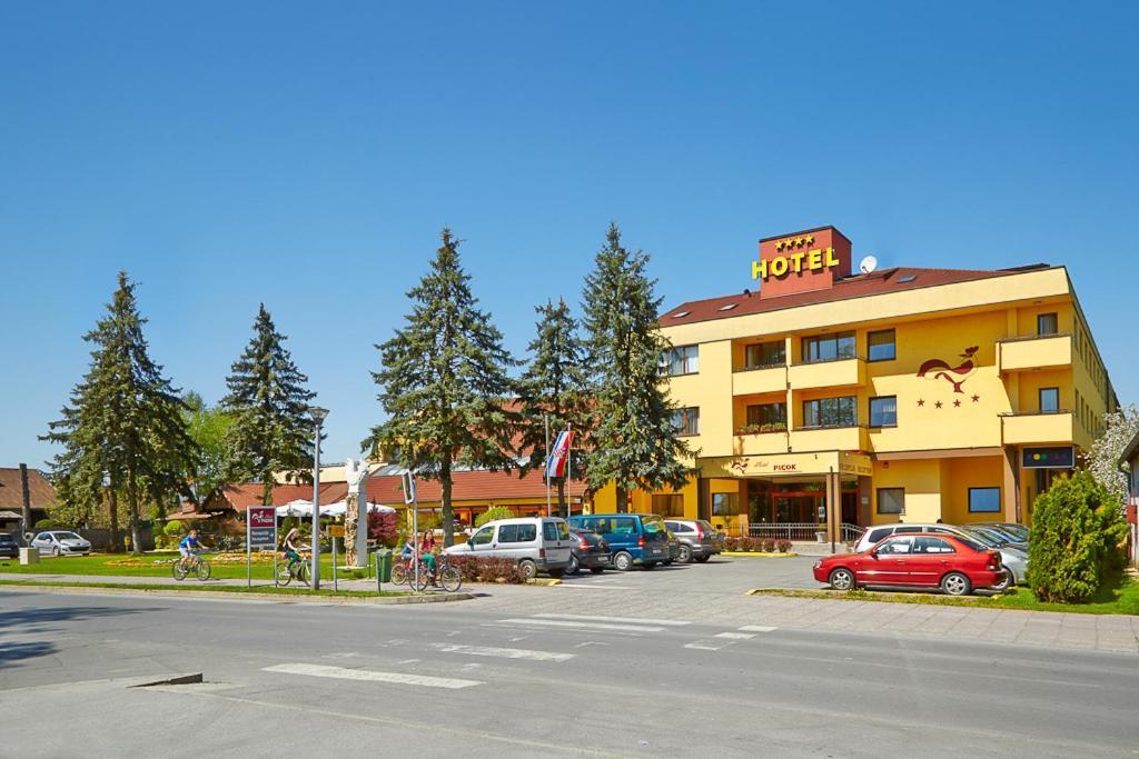 Hotel Picok Ðurđevac Exteriör bild