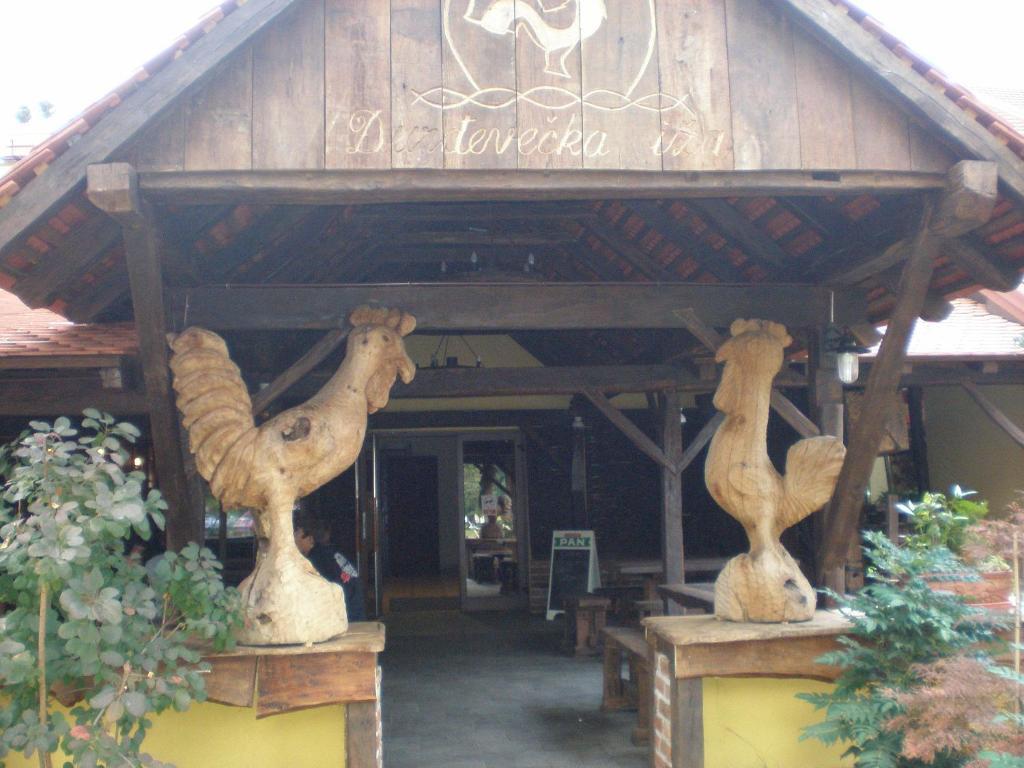 Hotel Picok Ðurđevac Exteriör bild