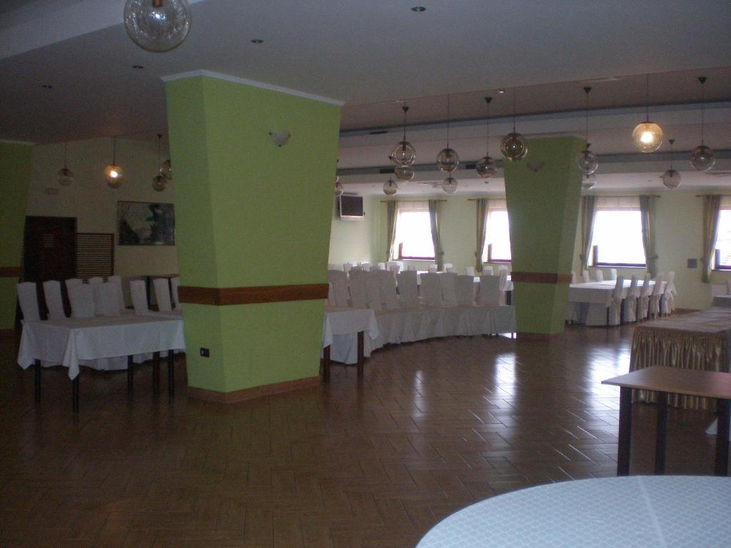 Hotel Picok Ðurđevac Exteriör bild