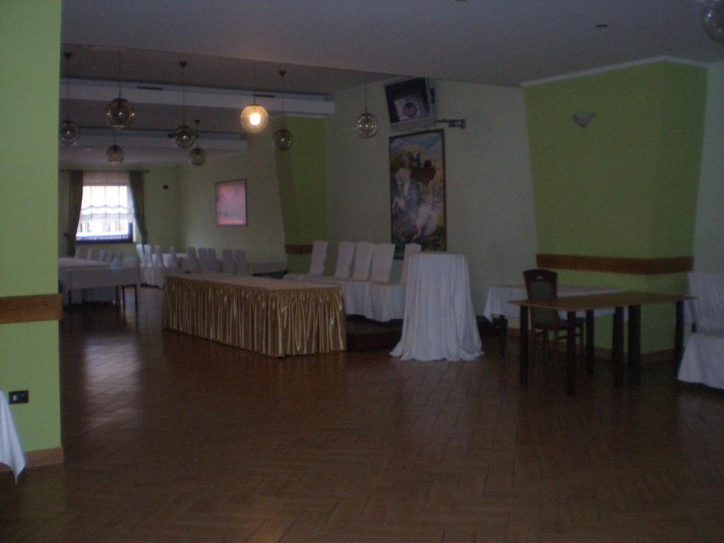 Hotel Picok Ðurđevac Exteriör bild